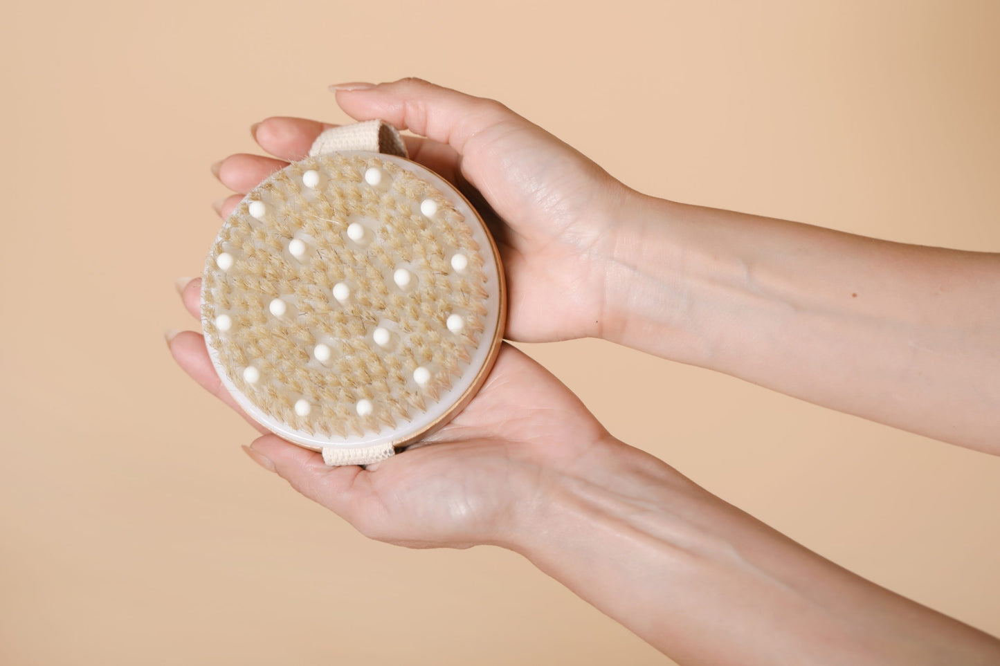 HADAKA MASSĀJI CELLULITE AND DETOX BRUSH & WONDER LUXE MARULA BODY OIL.